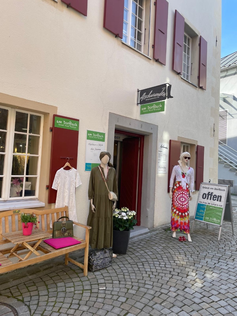 Second Hand Boutique am Dorfbach Ladeneingang